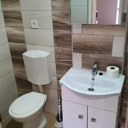 Διαμέρισμα Tom Apartmans 2 *