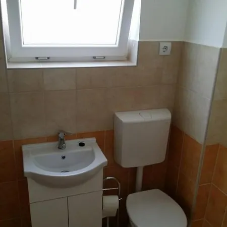Διαμέρισμα Tom Apartmans 2 *