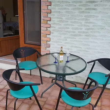 Διαμέρισμα Tom Apartmans 2 *